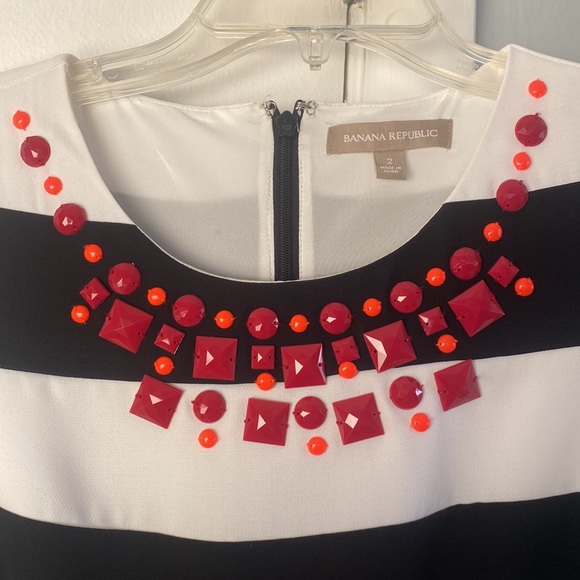 Banana republic size 2. Black and white spring blouse - Picture 3 of 4